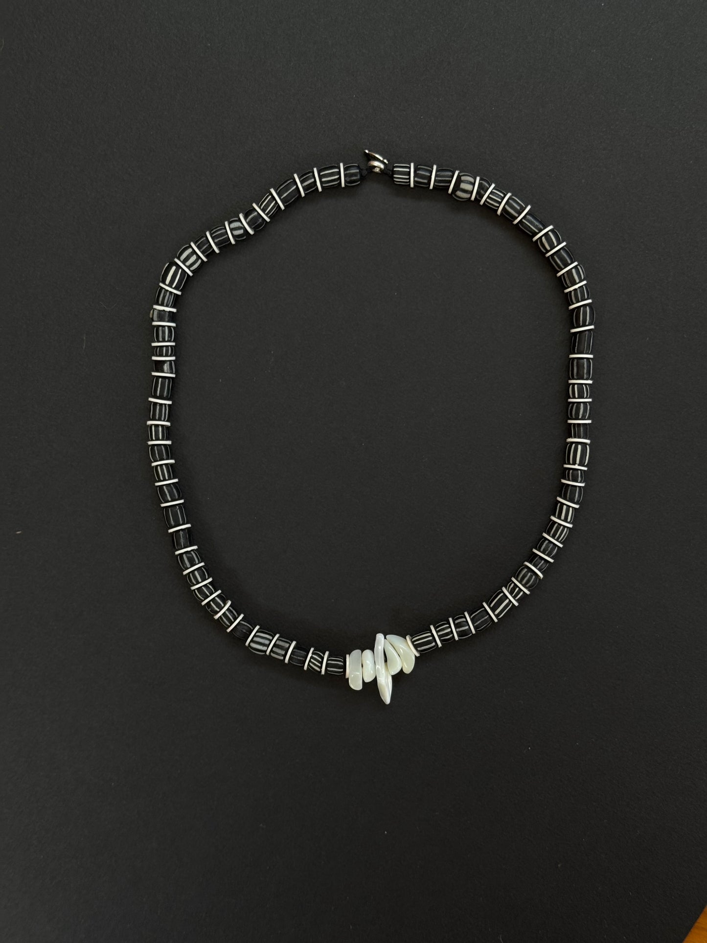 Collier Totem « Noir Charcoal »