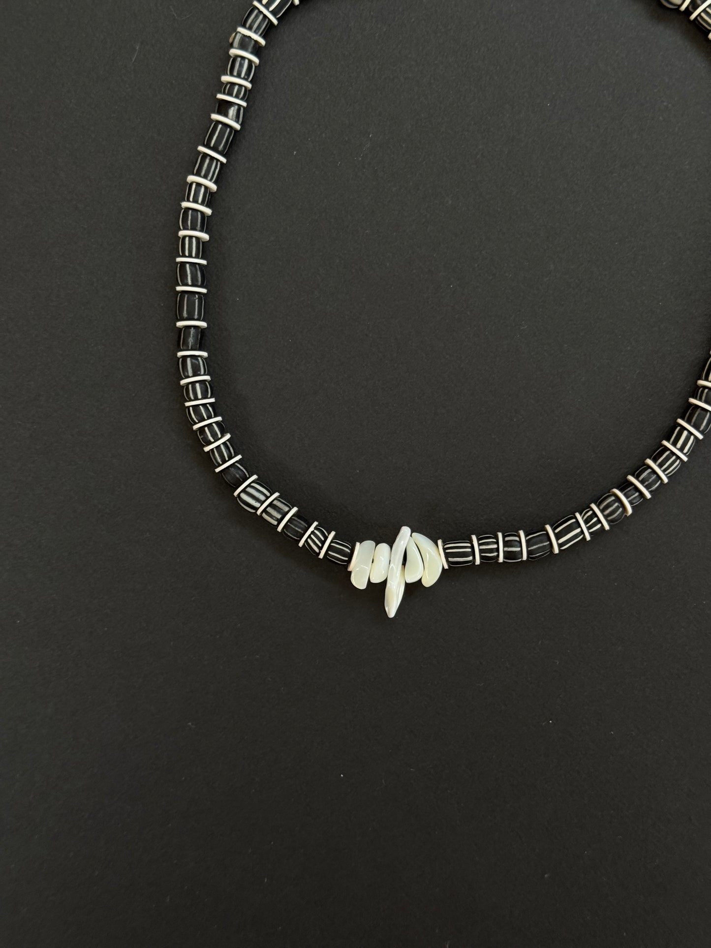 Collier Totem « Noir Charcoal »